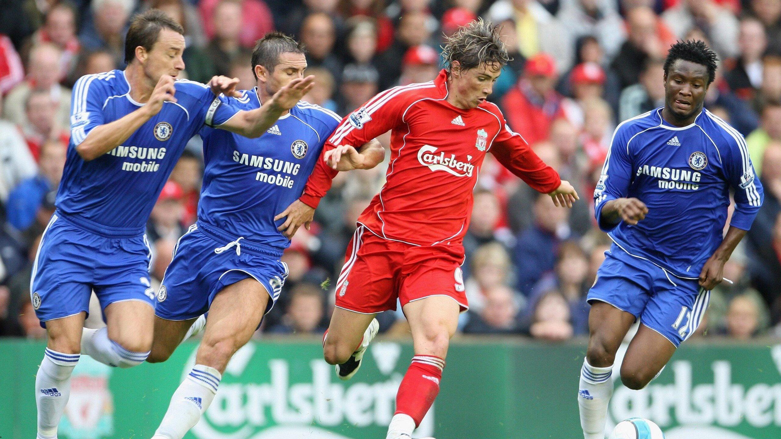 中超联赛，上海海港主场力克山东泰山，积分榜优势扩大