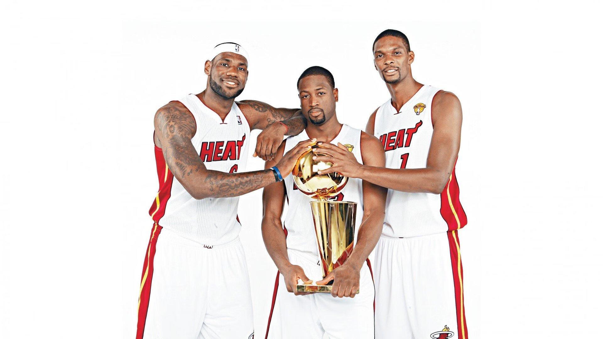 NBA季后赛激战正酣，凯尔特人与勇士强势领跑，新生代球星闪耀舞台