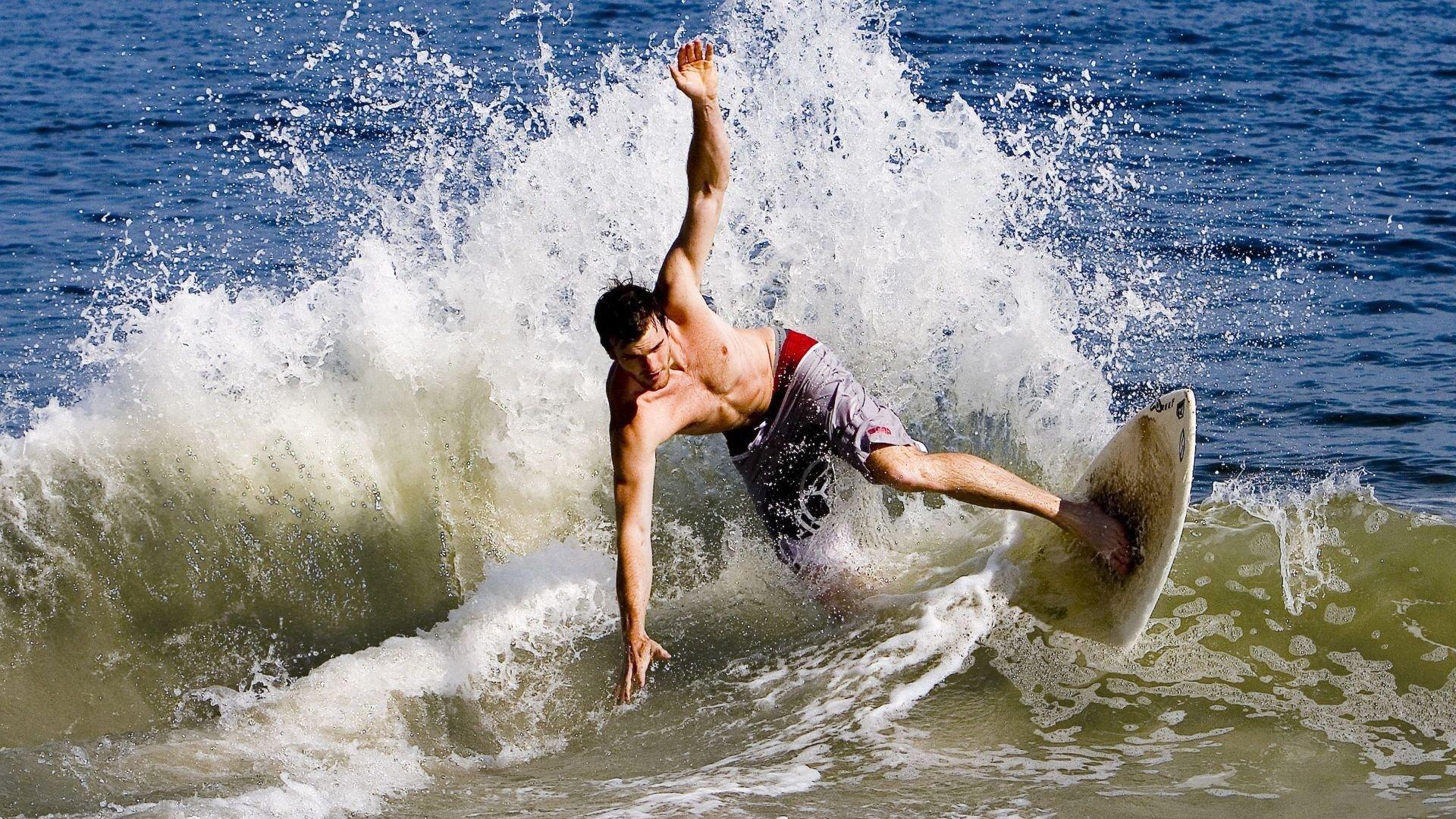 中国冰壶队力克强敌 世锦赛首战告捷