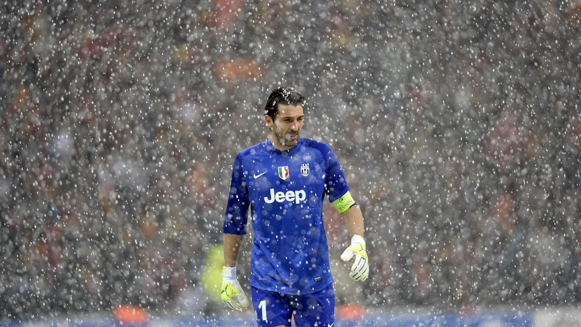 全国田径锦标赛跳远项目激烈角逐，新秀张明远破纪录夺冠