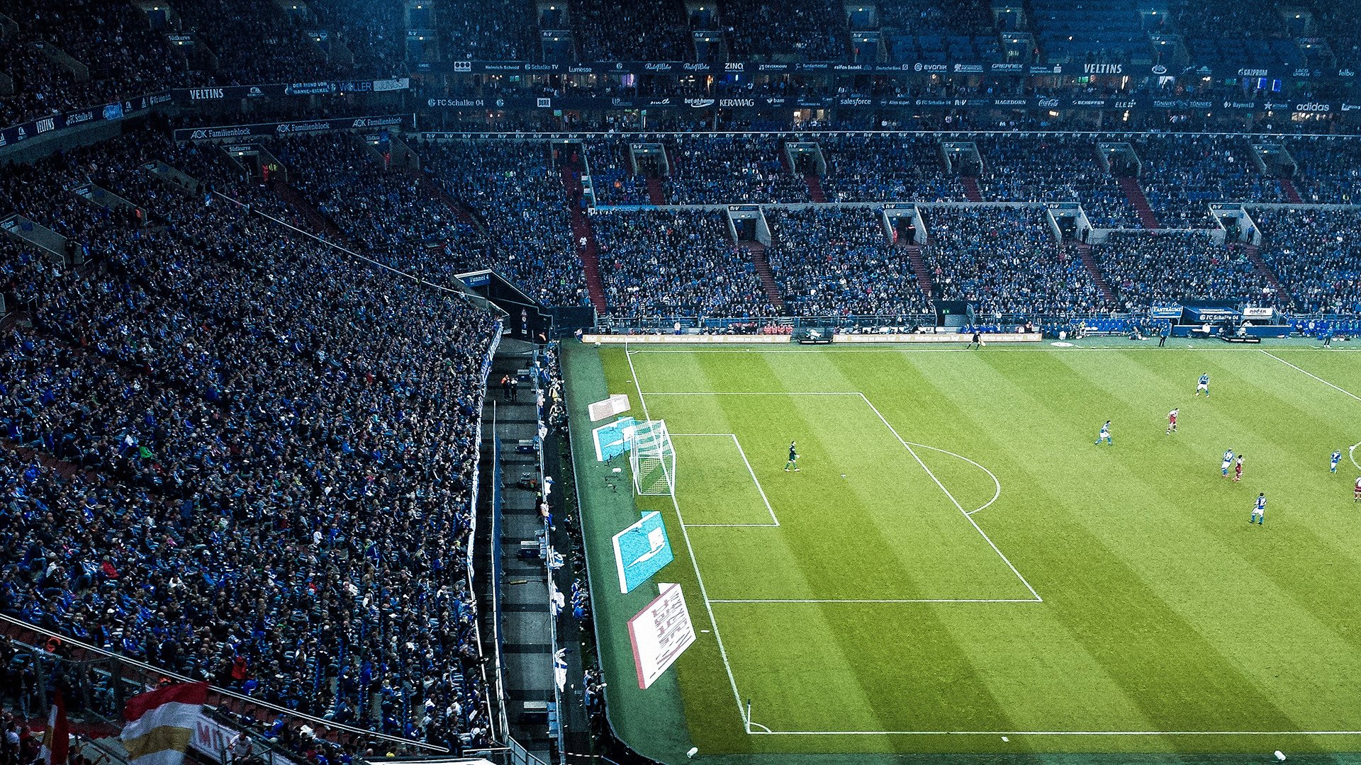 转会市场风云再起,豪门争抢新星,天价合约刷新纪录